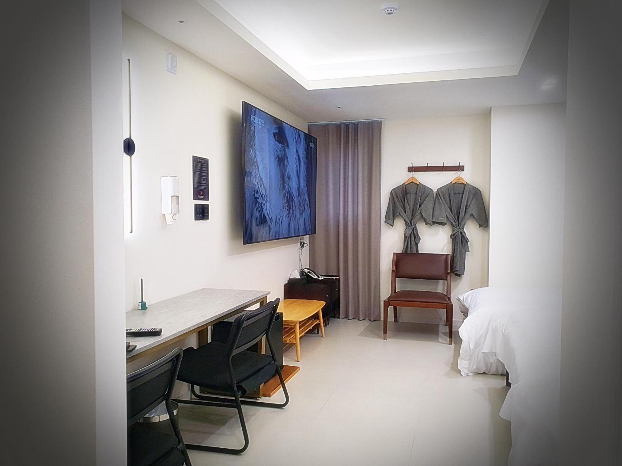 אינצ'ון Bluebird Hotel מראה חיצוני תמונה