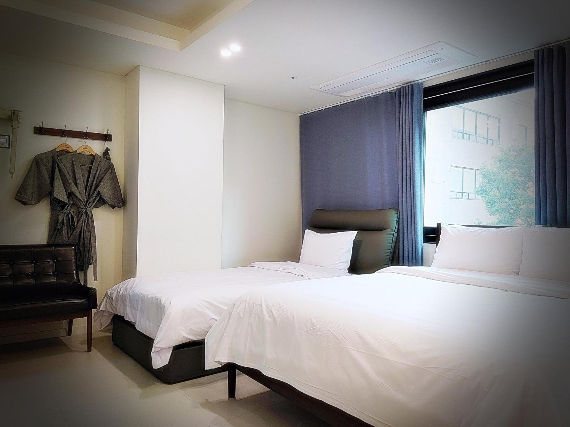 אינצ'ון Bluebird Hotel מראה חיצוני תמונה