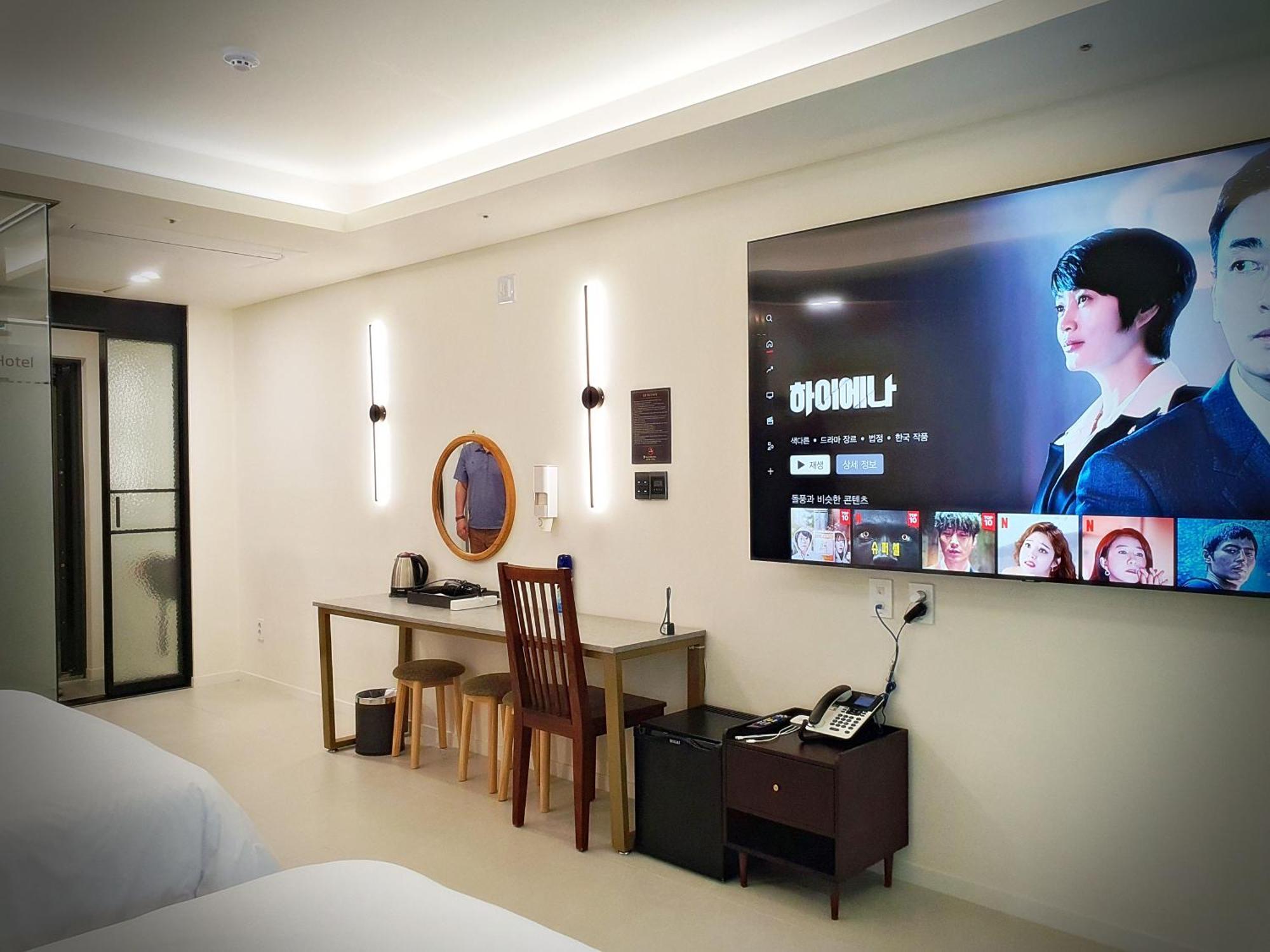 אינצ'ון Bluebird Hotel מראה חיצוני תמונה