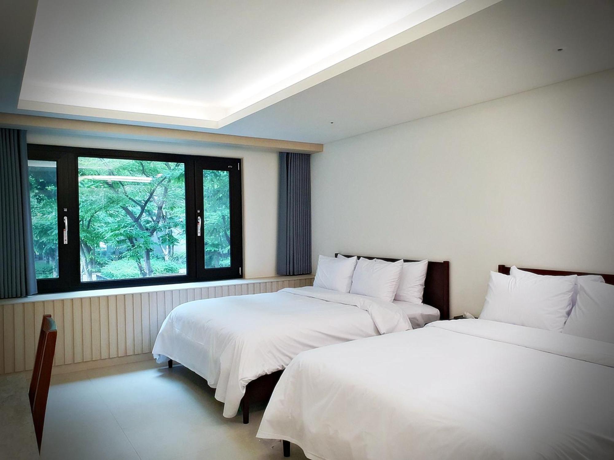 אינצ'ון Bluebird Hotel מראה חיצוני תמונה