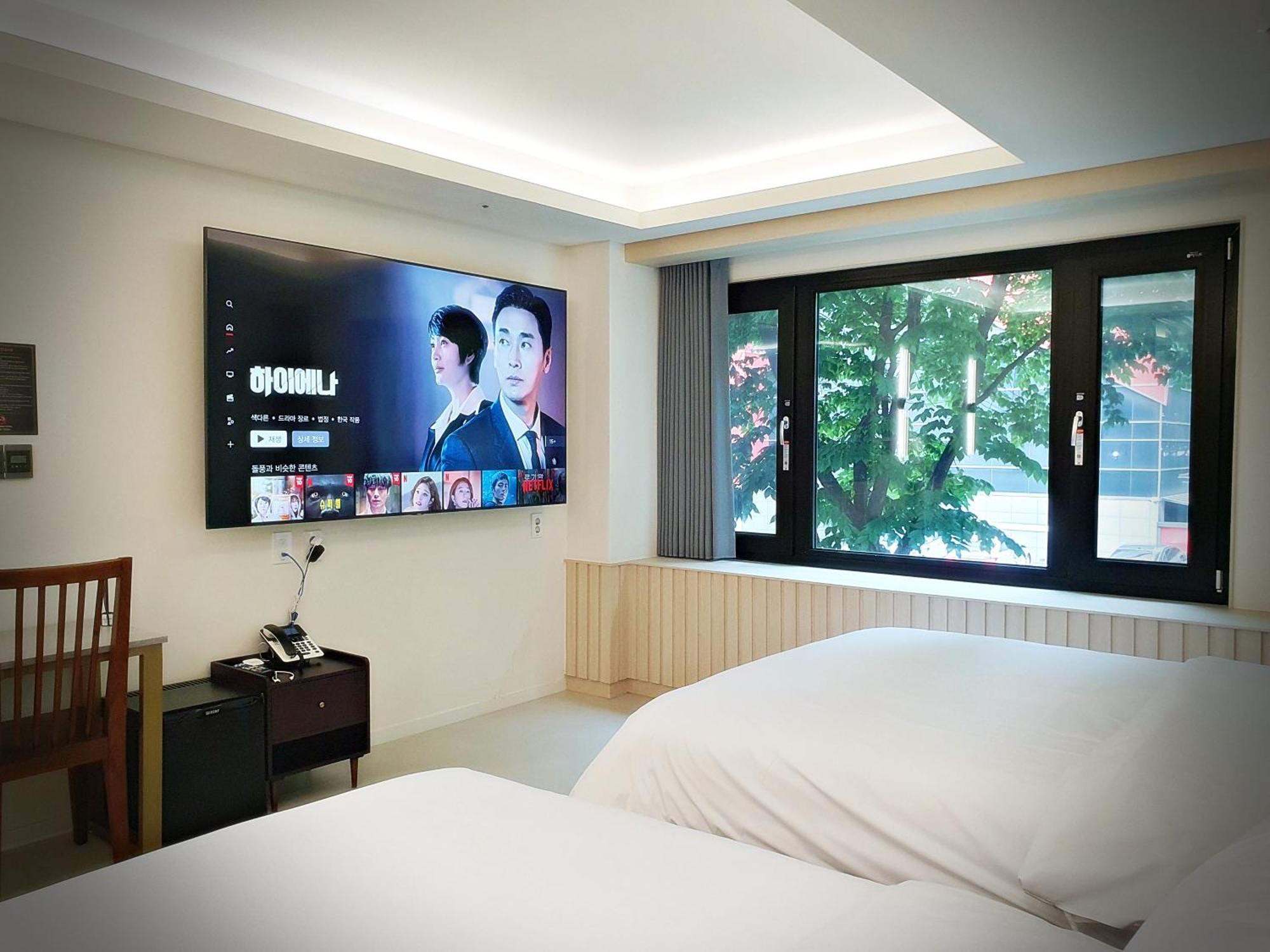 אינצ'ון Bluebird Hotel מראה חיצוני תמונה