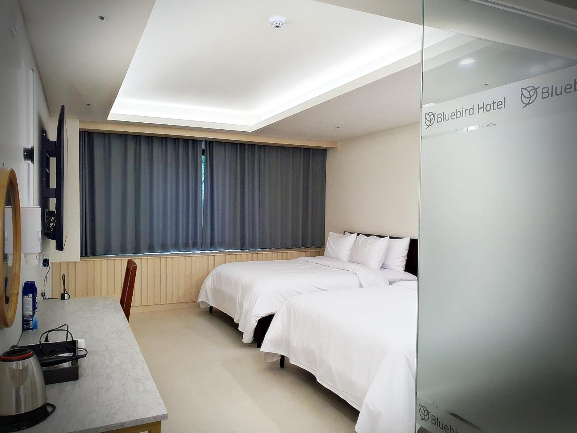 אינצ'ון Bluebird Hotel מראה חיצוני תמונה