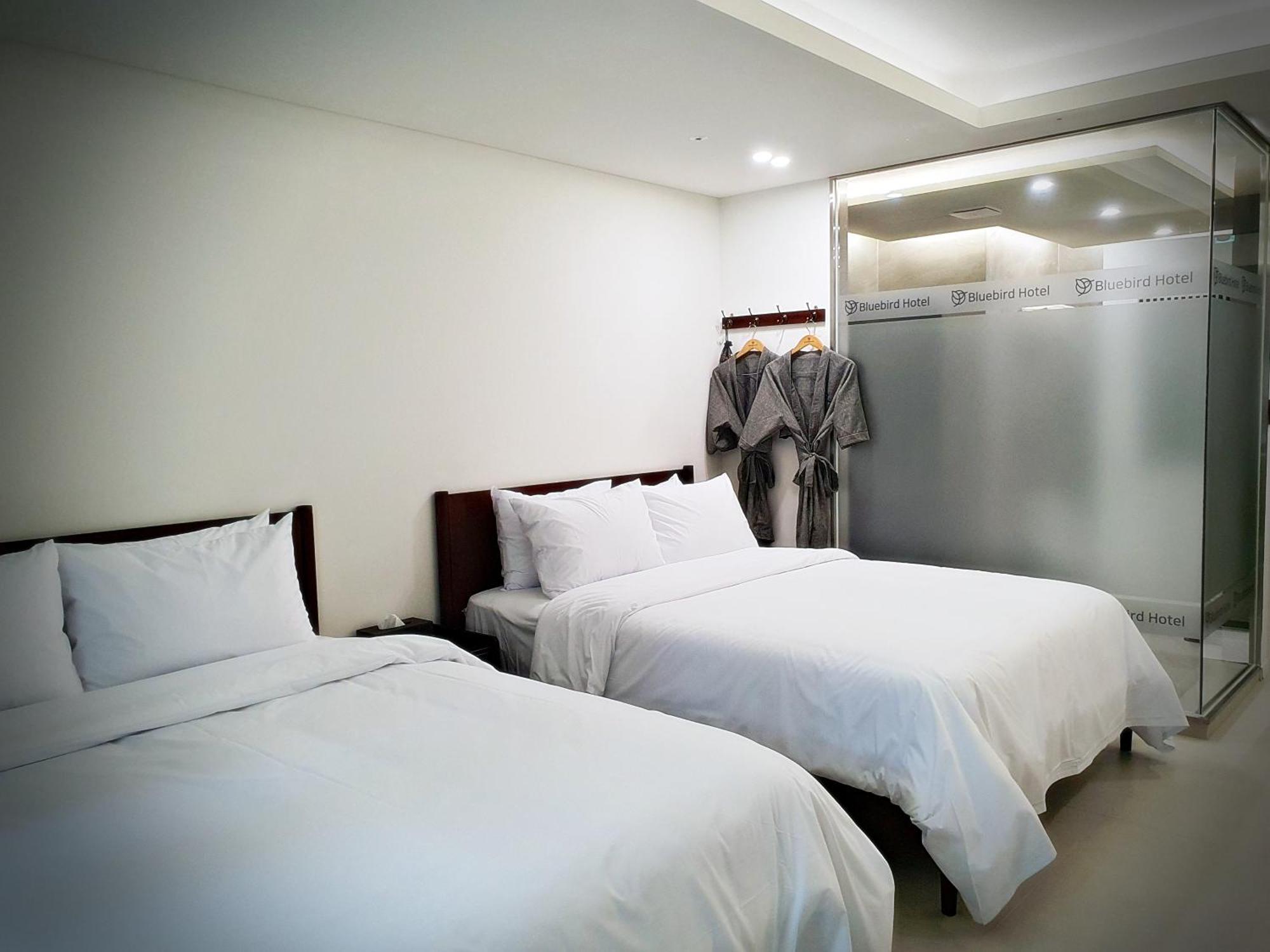 אינצ'ון Bluebird Hotel מראה חיצוני תמונה