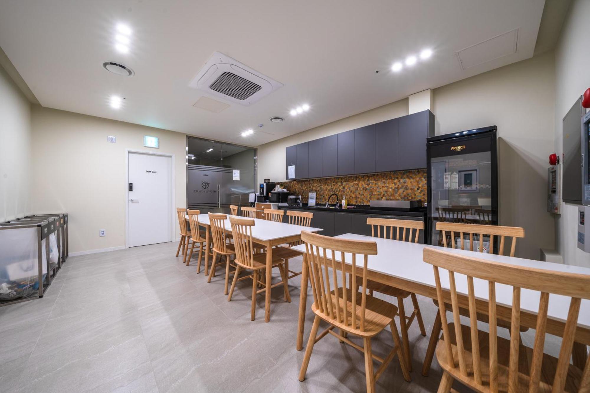 אינצ'ון Bluebird Hotel מראה חיצוני תמונה