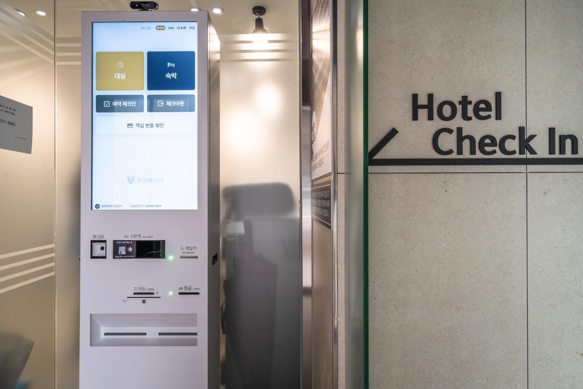 אינצ'ון Bluebird Hotel מראה חיצוני תמונה