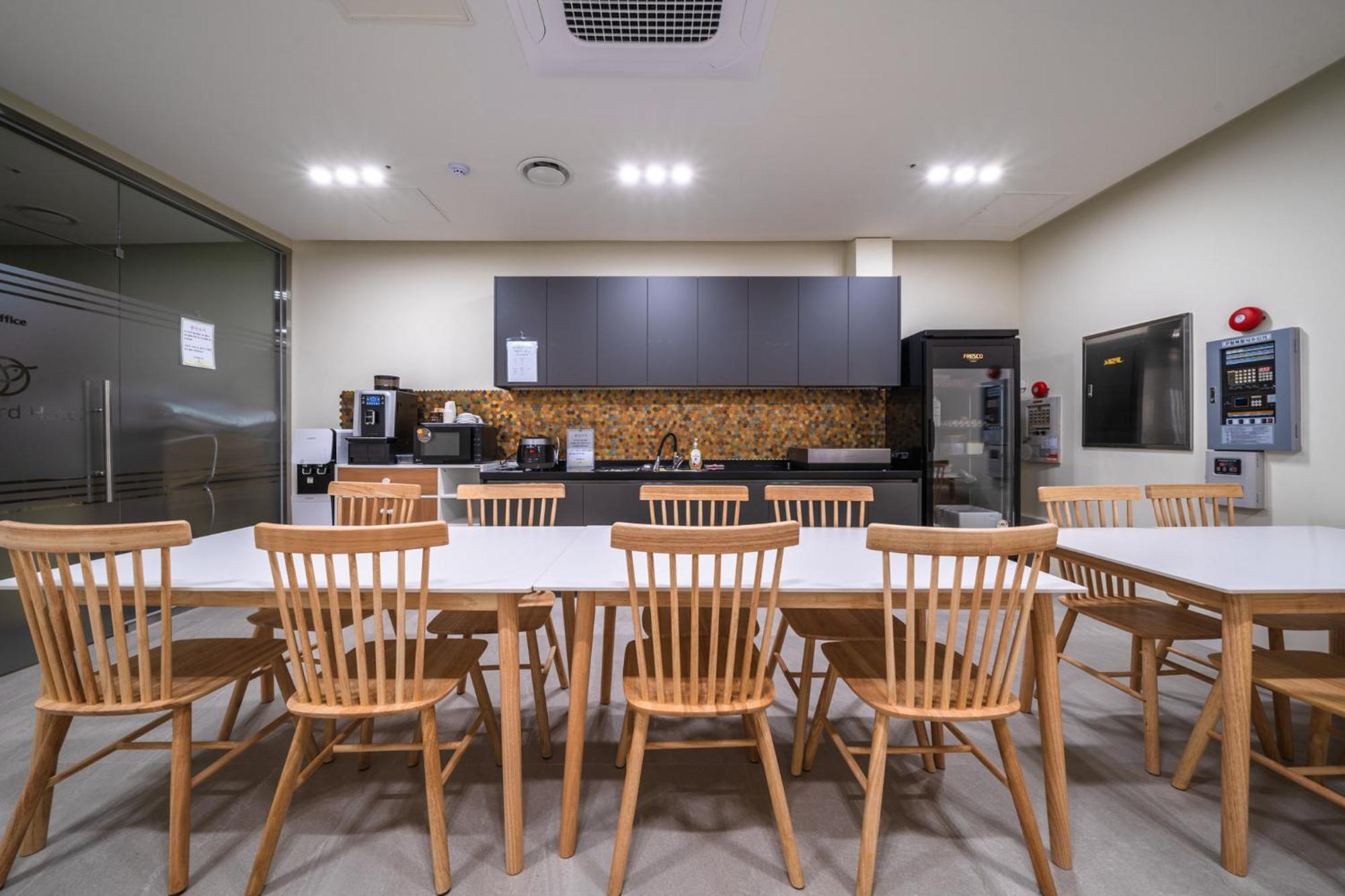 אינצ'ון Bluebird Hotel מראה חיצוני תמונה