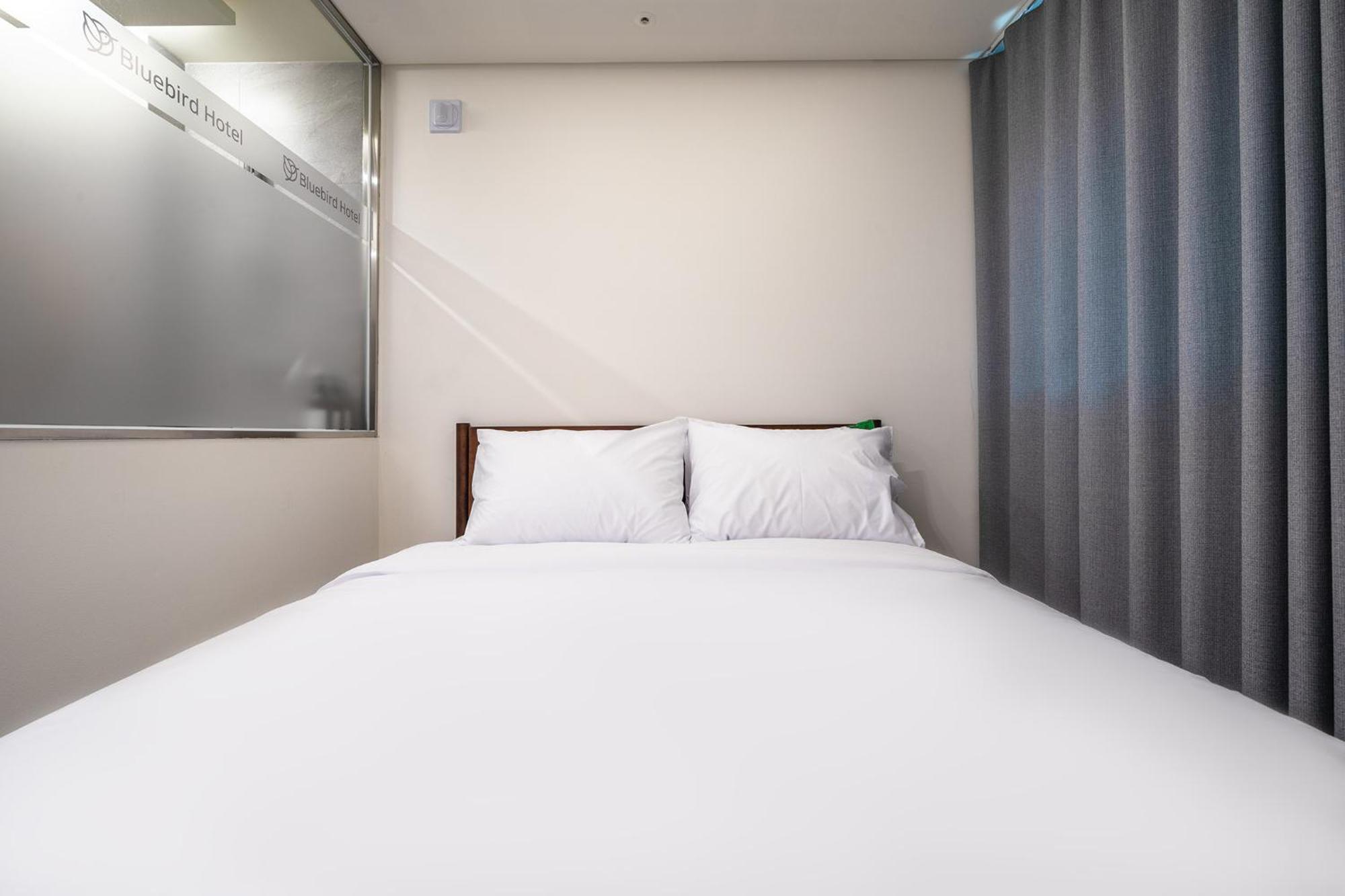 אינצ'ון Bluebird Hotel מראה חיצוני תמונה