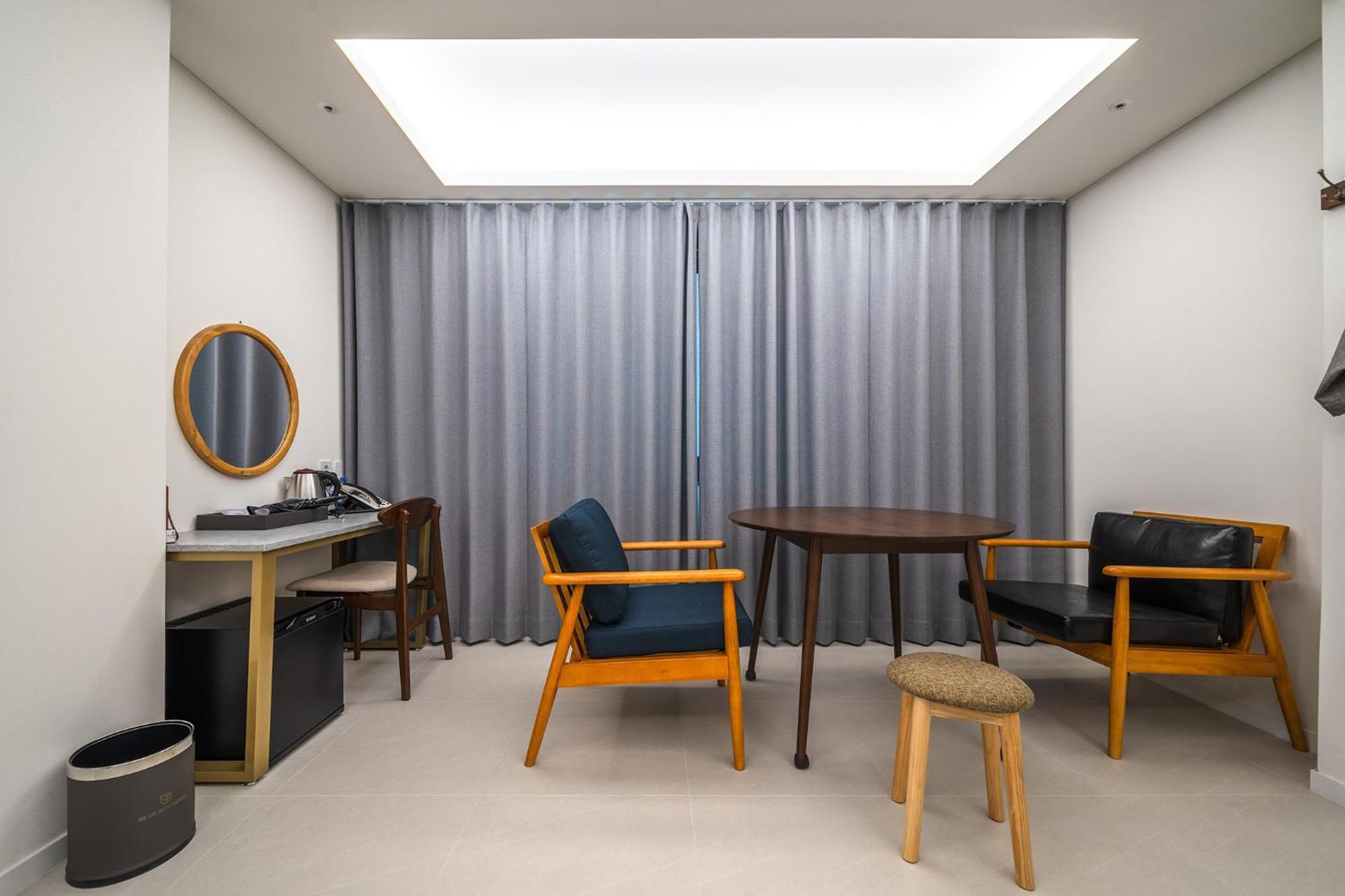 אינצ'ון Bluebird Hotel מראה חיצוני תמונה