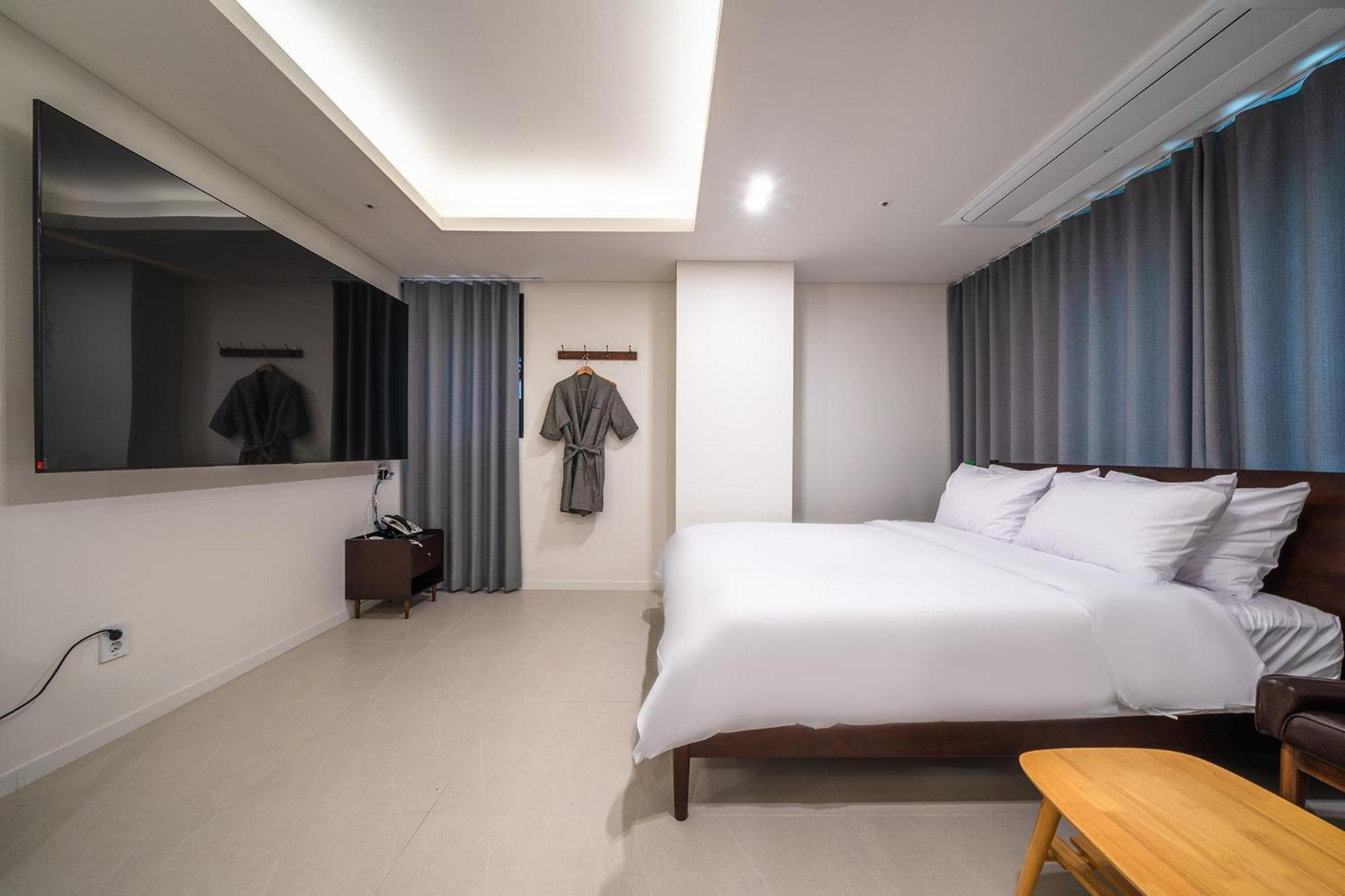 אינצ'ון Bluebird Hotel מראה חיצוני תמונה
