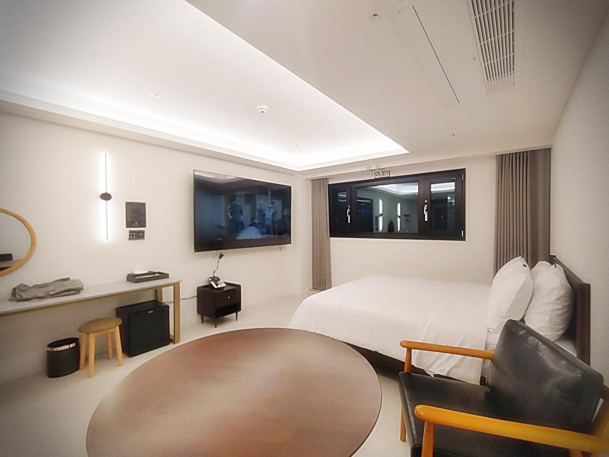 אינצ'ון Bluebird Hotel מראה חיצוני תמונה