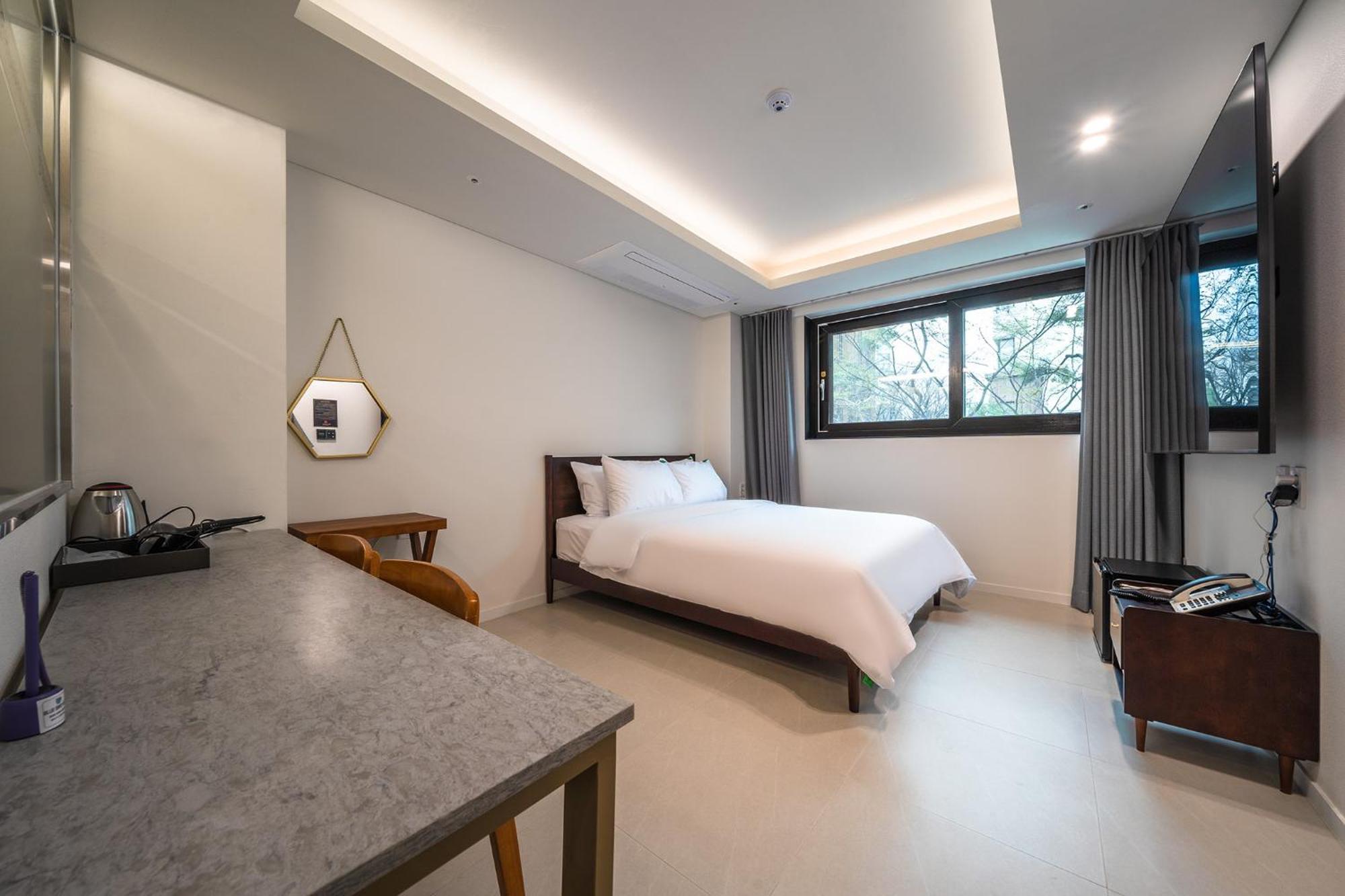 אינצ'ון Bluebird Hotel מראה חיצוני תמונה