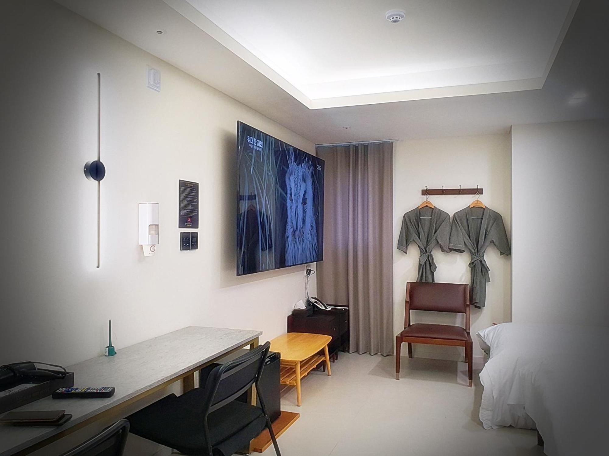 אינצ'ון Bluebird Hotel מראה חיצוני תמונה