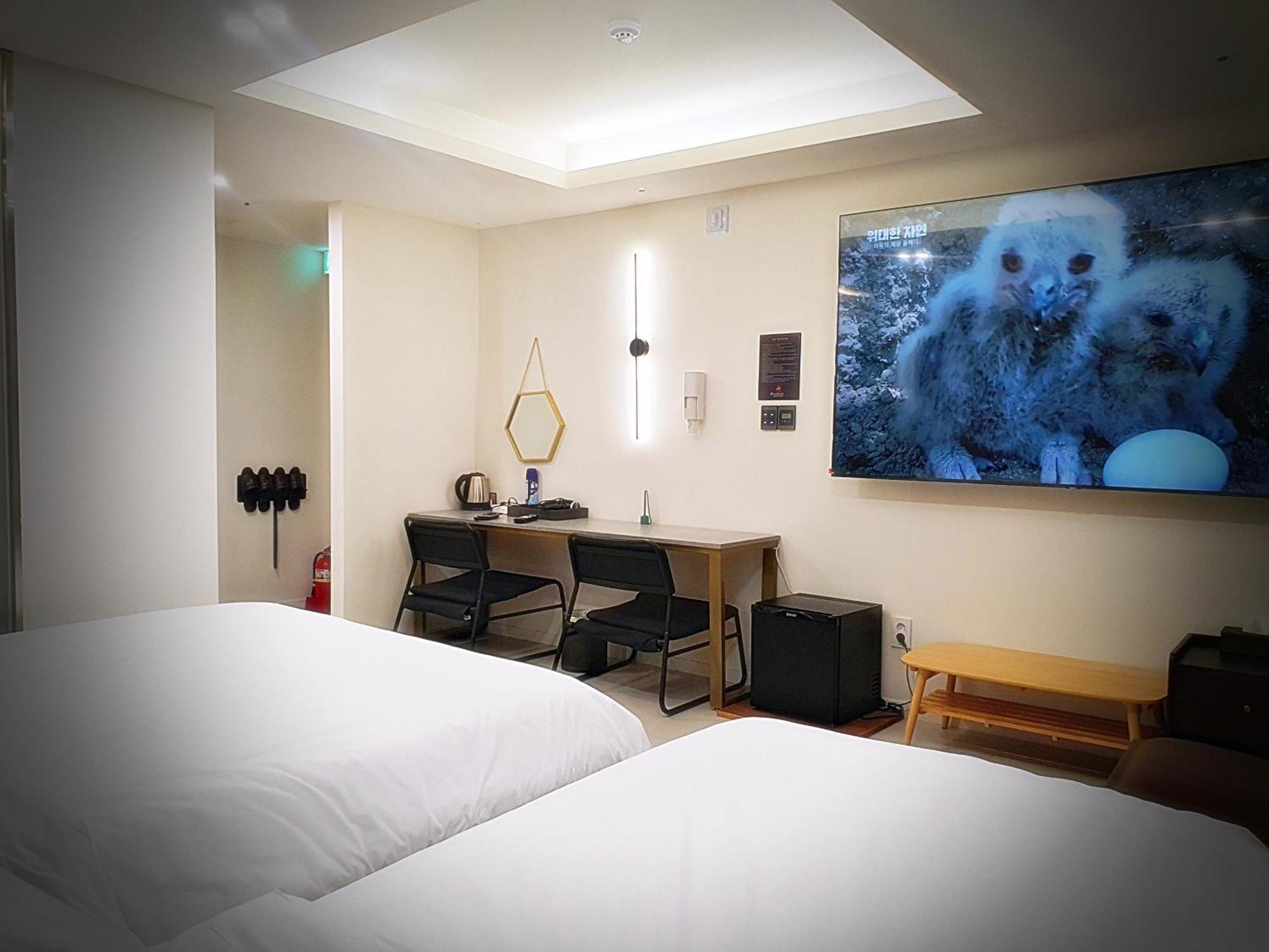 אינצ'ון Bluebird Hotel מראה חיצוני תמונה