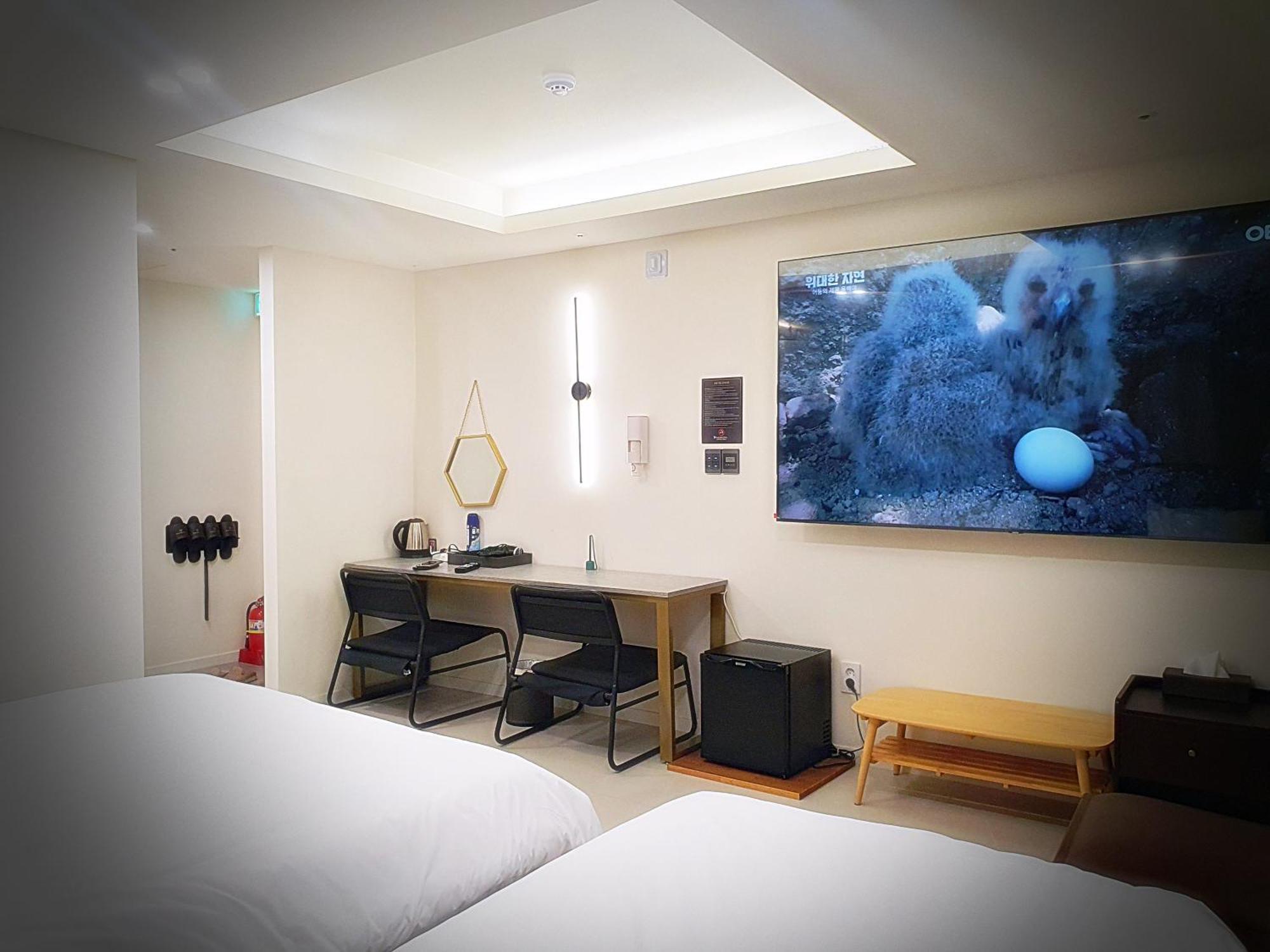 אינצ'ון Bluebird Hotel מראה חיצוני תמונה